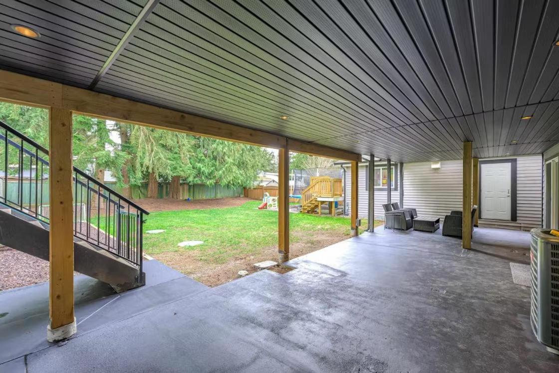 Private 1 Bedroom In Brookswood Langley Kültér fotó